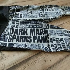 Harry Potter newspaper print cropped leggings